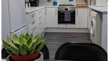 Family House | Private kitchen | Full-size fridge, microwave, oven, stovetop