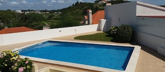 Wonderful villa composed of 3 bedrooms with wardrobes, 2 complete bathrooms.