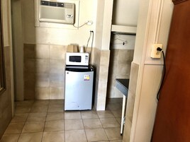 Muebles diferentes, wifi gratis y ropa de cama 