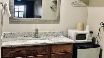 Basic Double Room | Bathroom | Free toiletries, hair dryer, towels