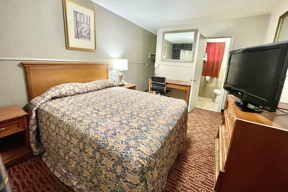 Basic Single Room | Individually furnished, free WiFi, bed sheets