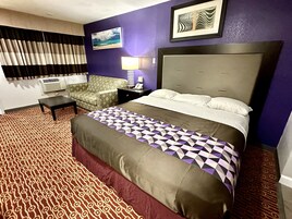 Muebles diferentes, wifi gratis y ropa de cama 