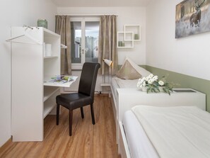 3 Schlafzimmer, Schreibtisch, Bügeleisen/Bügelbrett, WLAN