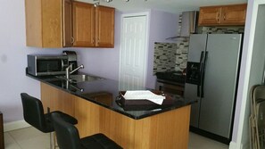 Deluxe-Studiosuite, Whirlpool, Buchtblick | Eigene Küche | Mikrowelle, Ofen, Herdplatte, Geschirrspüler