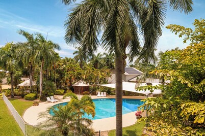 Coral Coast Apartments Palm Cove AVC
