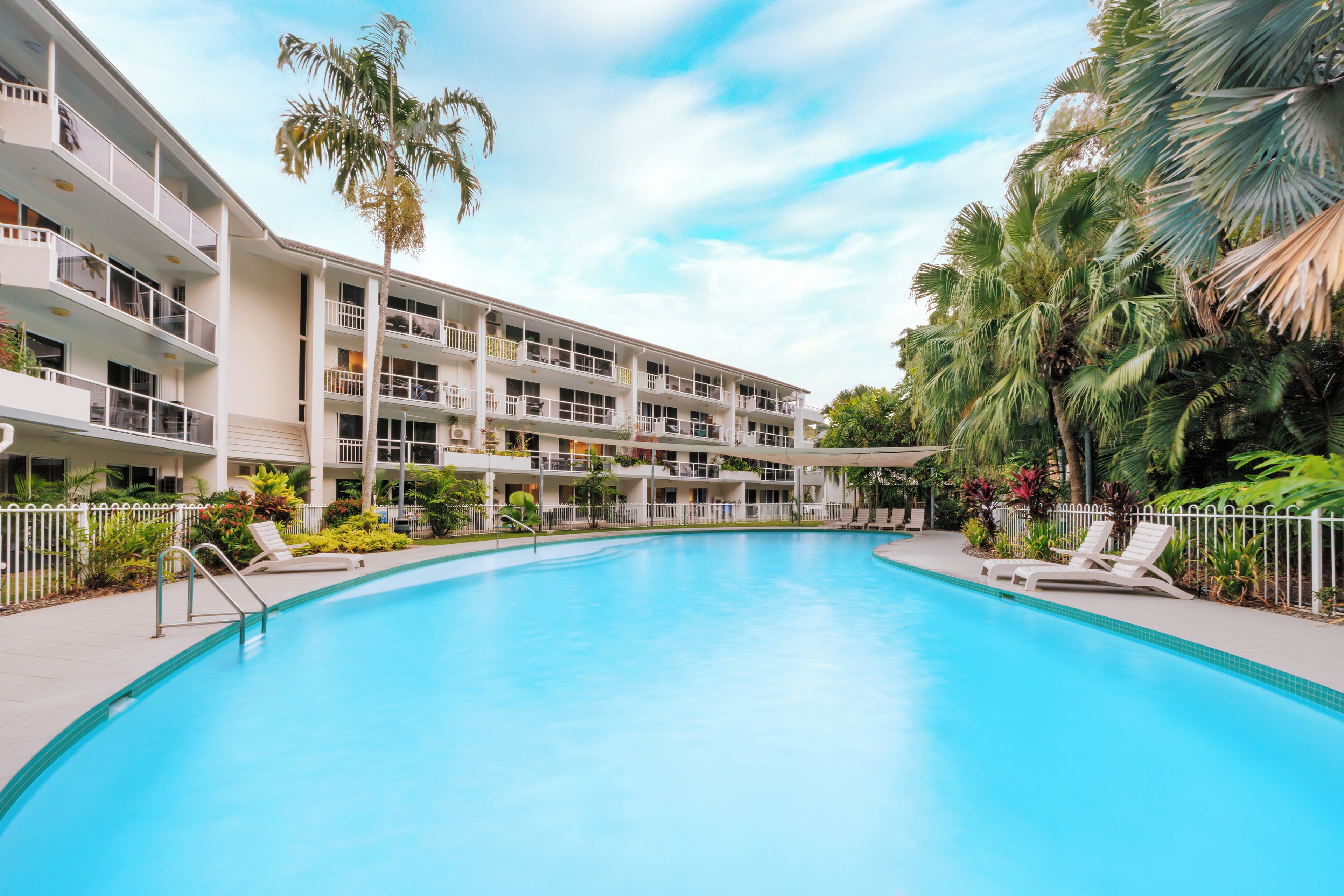 حمّام سباحة خارجي