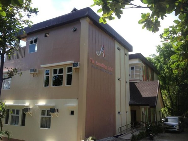 Fachada de la propiedad