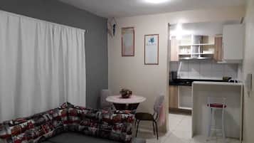 Apartemen Premier | Area keluarga | TV layar datar dan pemutar DVD