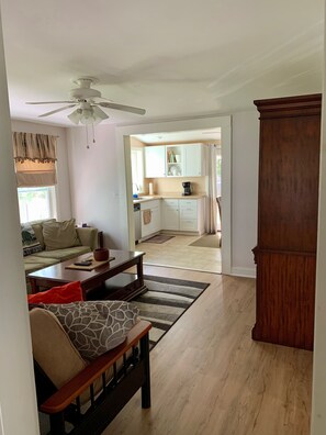 Smart TV, fireplace - Short Walk to Downtown Saratoga! (Saratoga Springs)