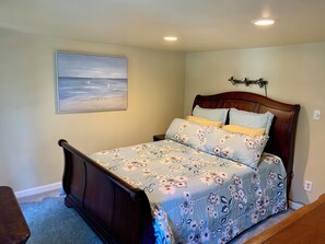 3 bedrooms, iron/ironing board, WiFi, bed sheets - Short Walk to Downtown Saratoga! (Saratoga Springs)