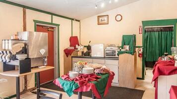 Free daily continental breakfast