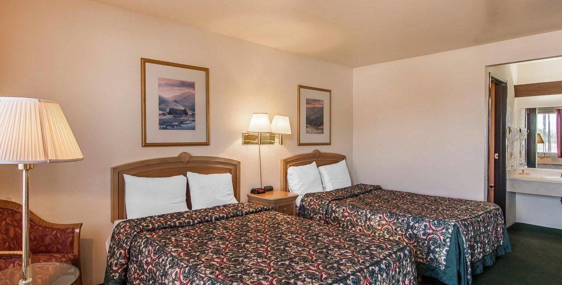 Double Room | Desk, iron/ironing board, free WiFi, bed sheets