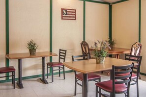 Free daily continental breakfast - Ashland Valley Inn (Ashland)