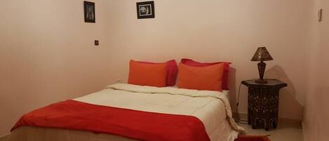 2 slaapkamers, een strijkplank/strijkijzer, internet