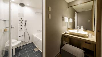 Kombinasi shower/bathtub dan perlengkapan mandi gratis