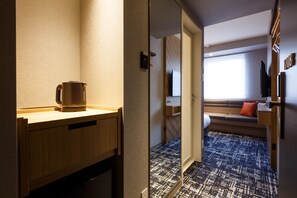 Yhden hengen standard-huone | Pimennysverhot, silitysrauta/-lauta, ilmainen Wi-Fi, vuodevaatteet