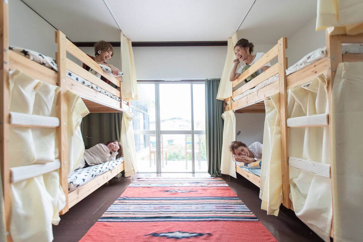 Dormitorio condiviso, dormitorio misto | Una cassaforte in camera, Wi-Fi gratuito, lenzuola