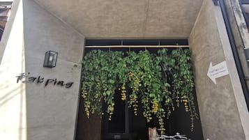 Mặt tiền nơi lưu trú