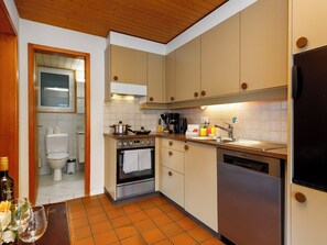 Fridge, oven, dishwasher, cookware/dishes/utensils