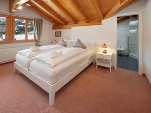 3 soverom, skrivebord og internettilgang