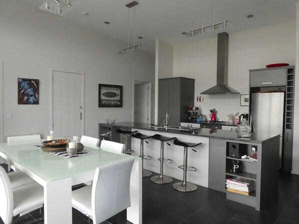 Executive House, 4 Bedrooms, 2 Bathrooms | Private kitchen | Full-size fridge, microwave, oven, stovetop