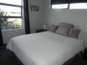 行政單棟房屋, 4 間臥室, 2 間浴室 | 4 間睡房、遮光窗簾/窗簾、隔音、熨斗/熨衫板