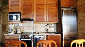 Fridge, microwave, dishwasher, cookware/dishes/utensils