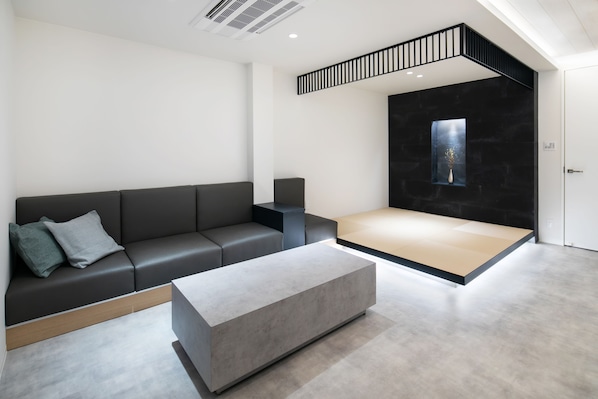 Flat-screen TV - Sitsurae Osaka Shinsaibashi (Osaka)