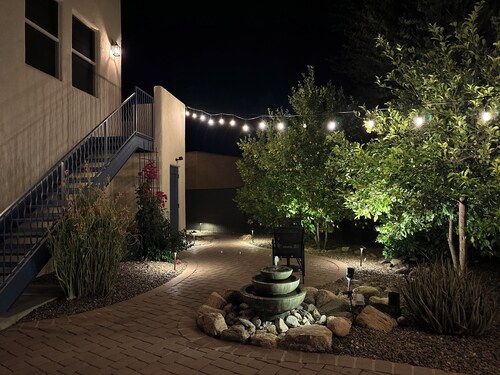  Rooftop Casita with Private Patio & Mountain Views      