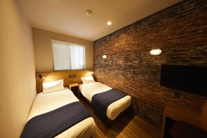 Basic Twin Room, 2 Single Beds, Non Smoking, Private Bathroom