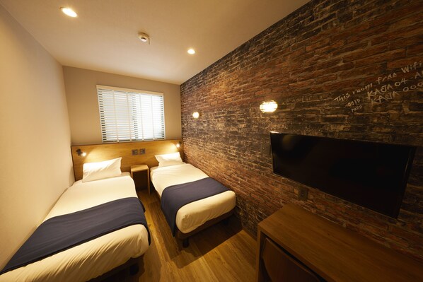 Basic Twin Room, 2 Single Beds, Non Smoking, Private Bathroom