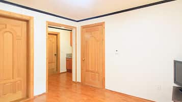 Room (Mae Hwa 2) | 1 bedroom, free WiFi