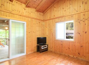 Room (Dea Na Moo 1)