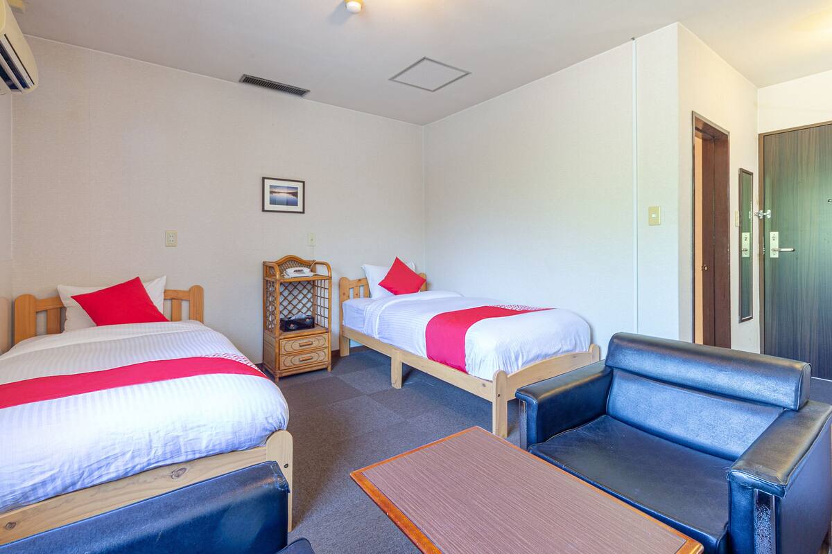 Free WiFi, bed sheets