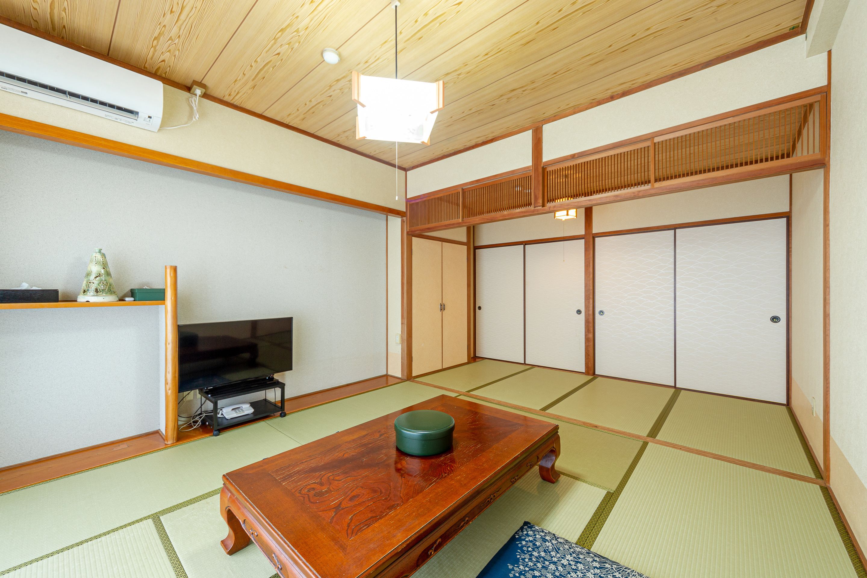 Japanese Room with Shared Washroom, Family, Non Smoking | Free WiFi, bed sheets