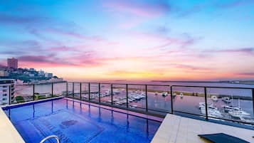 15 outdoor pools