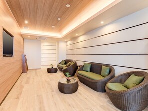 Lobby sitting area - LiVEMAX RESORT ATAMI SEA FRONT (Atami)