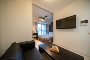 1 Bedroom Apartment | In-room dining