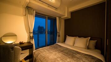 1 Bedroom Apartment | 1 bedroom, desk, laptop workspace, blackout drapes