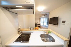 1 Bedroom Apartment | Private kitchen | Fridge, microwave, stovetop, electric kettle - Grandouce Tamatsukuri (Osaka)