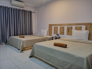 In-room safe, individually decorated, individually furnished, desk - Sak Boutique (Siem Reap)
