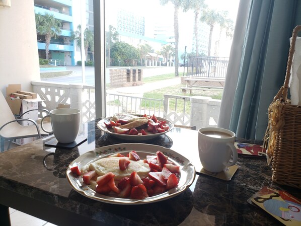 Dining - Across from Beach, no steps (Myrtle Beach)