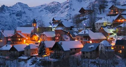 MUST: Chalet1610 sq.ft, 180°panorama, sauna&hammam, family&friends, ski AlpeHuez