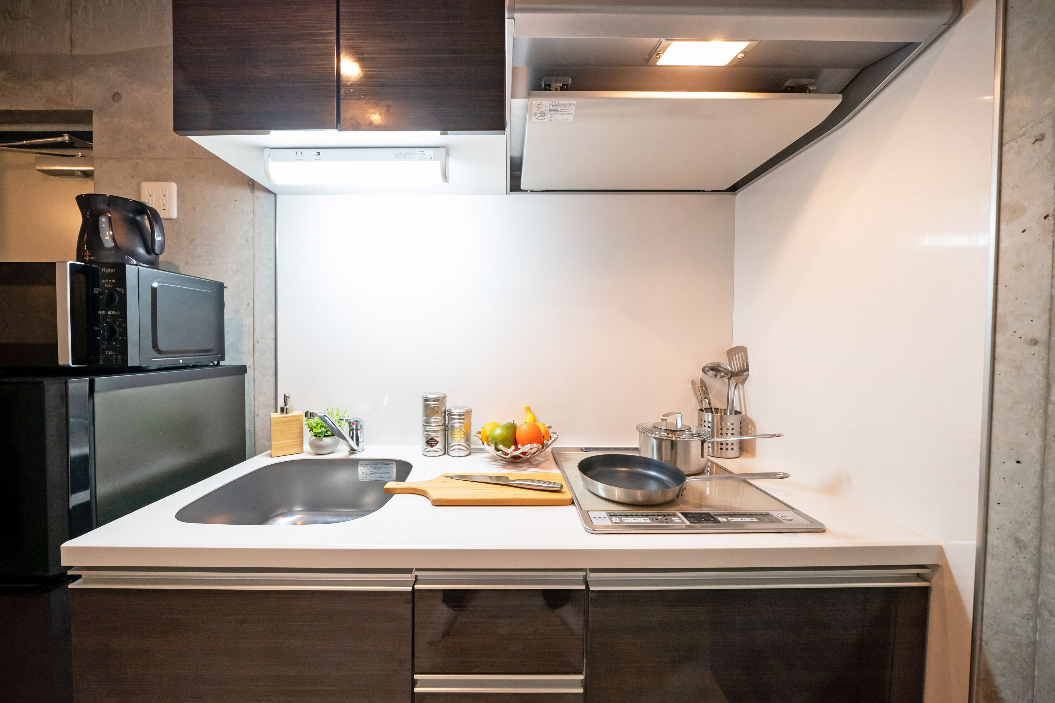 Estúdio (Large Studio) | Cozinha privada | Geladeira, micro-ondas, chaleira elétrica