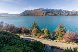 Exterior - Lakeside by Harcourts (Queenstown)