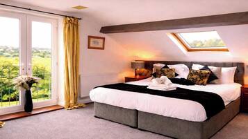 House, Multiple Bedrooms | 7 bedrooms, iron/ironing board, free WiFi, bed sheets