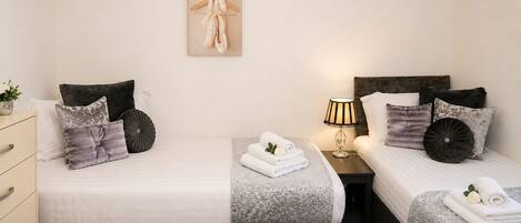 House, Multiple Bedrooms | 7 bedrooms, iron/ironing board, free WiFi, bed sheets