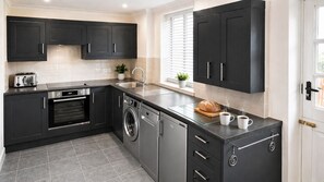 House, Multiple Bedrooms | Private kitchen | Full-size fridge, microwave, oven, stovetop