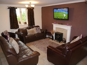 House, Multiple Bedrooms | Living room