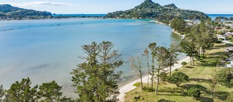 Sensationell solfälla på mynningens fasad - Pauanui